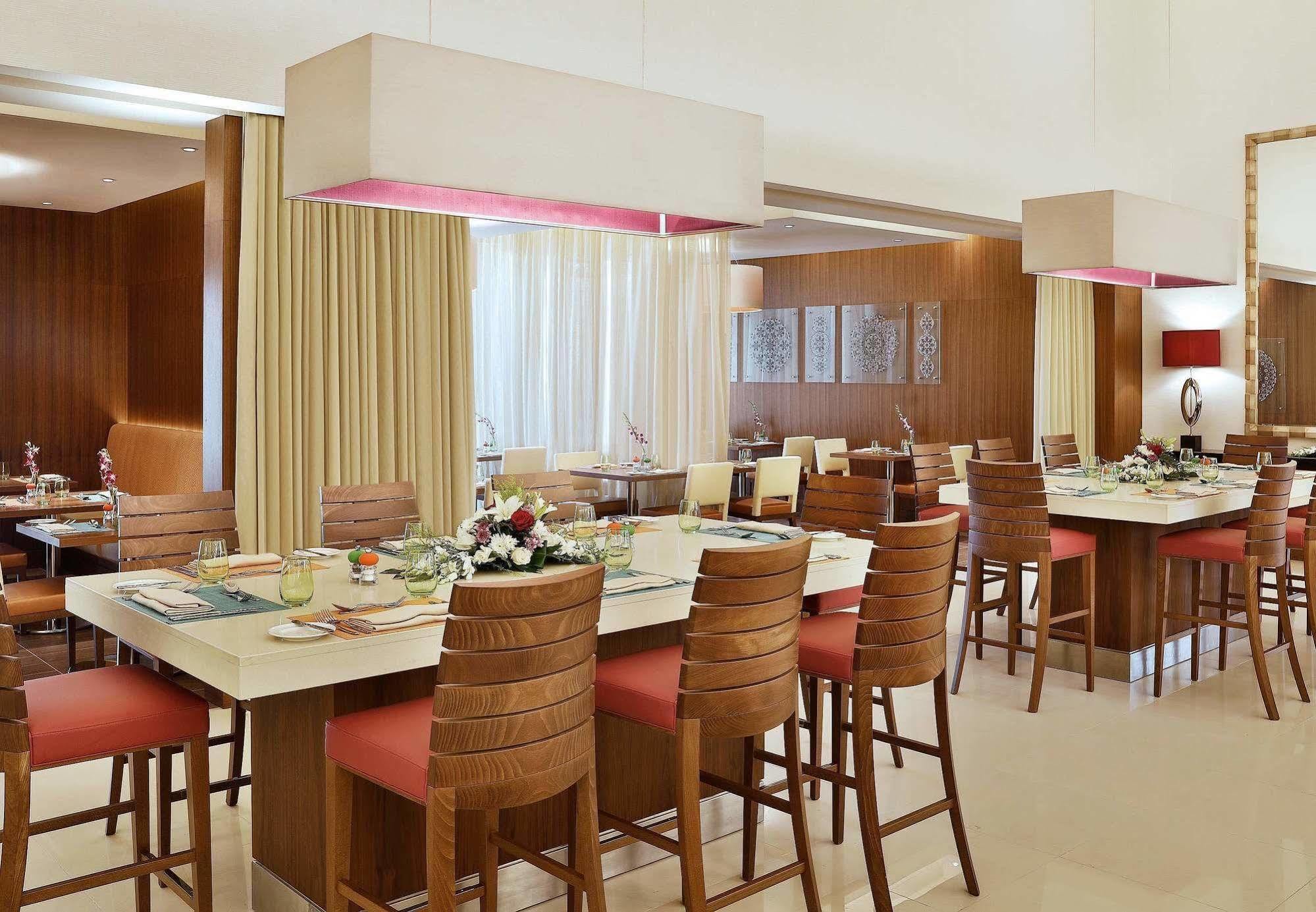 Courtyard By Marriott Riyadh Olaya Eksteriør billede